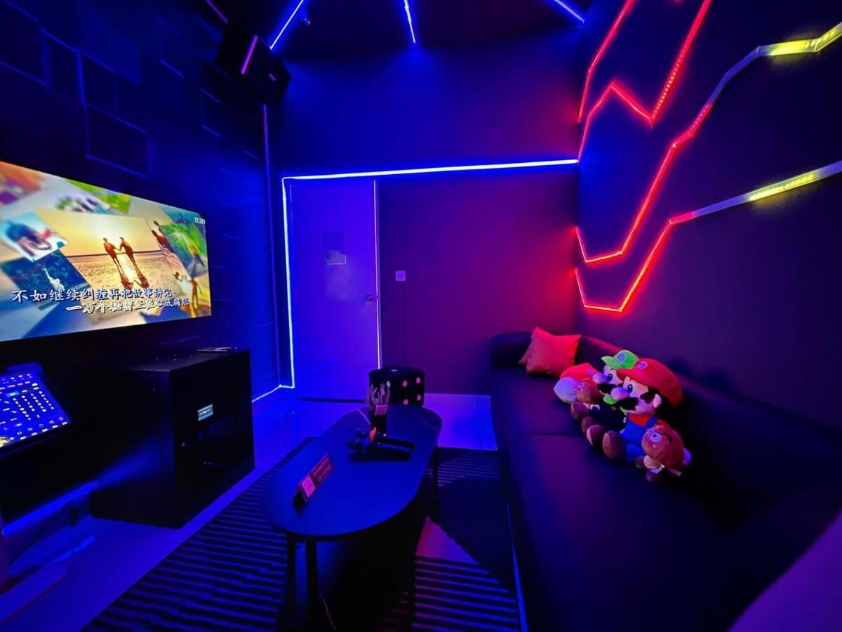 Rumah percutian Super Mario World Karaoke Bbq Mount Austin 16 Pax Johor Bahru